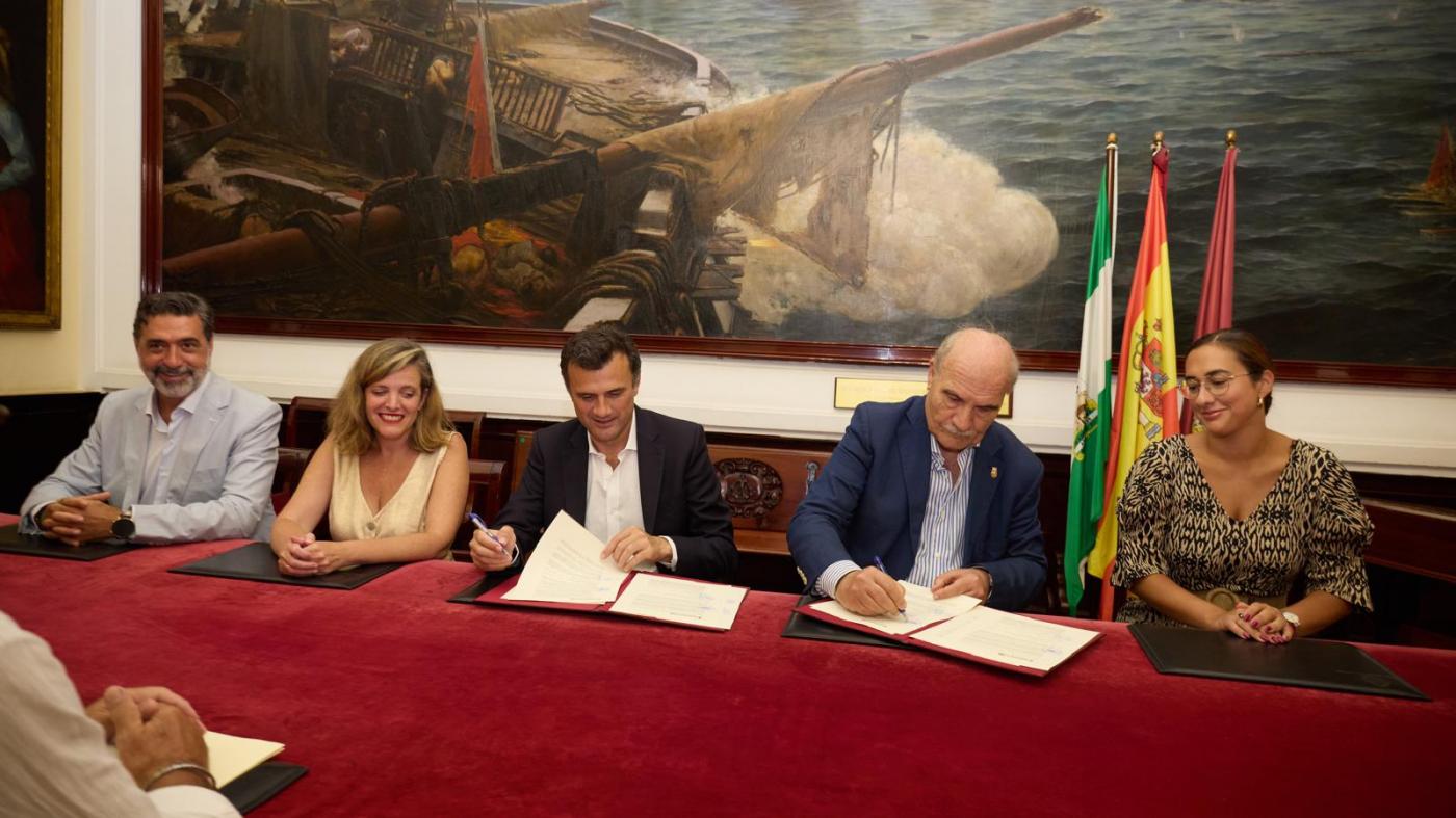Ayuntamiento de Cádiz y Consejo Local renuevan la subvención de las hermandades de Gloria