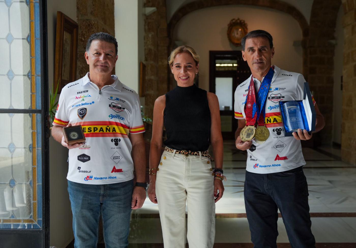 Sherrypol luce sus seis medallas logradas en los Juegos Mundiales de Policías y Bomberos