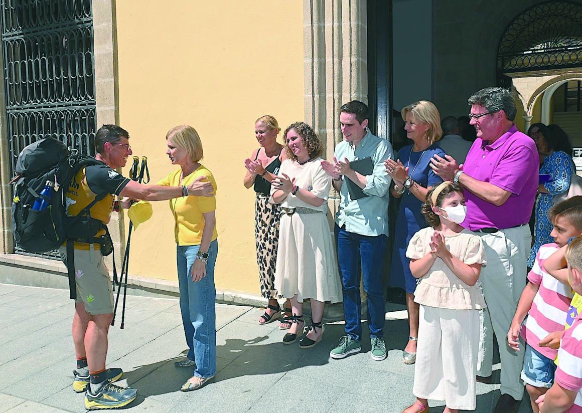El  reto solidario por el cáncer infantil ‘5.500 km por una sonrisa’ llega a Jerez