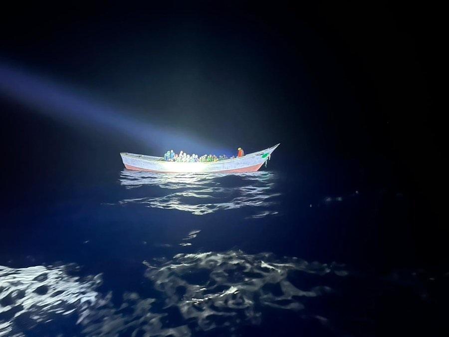  Llega un cayuco con 34 hombres, uno de ellos menor, a El Hierro
