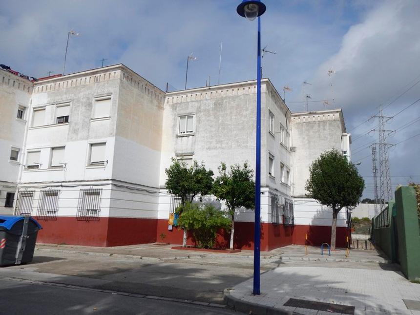 La Policía Nacional salva la vida a un hombre en el incendio de una vivienda en La Isla