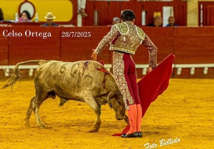 Celso Ortega triunfa en su debut de luces en El Puerto