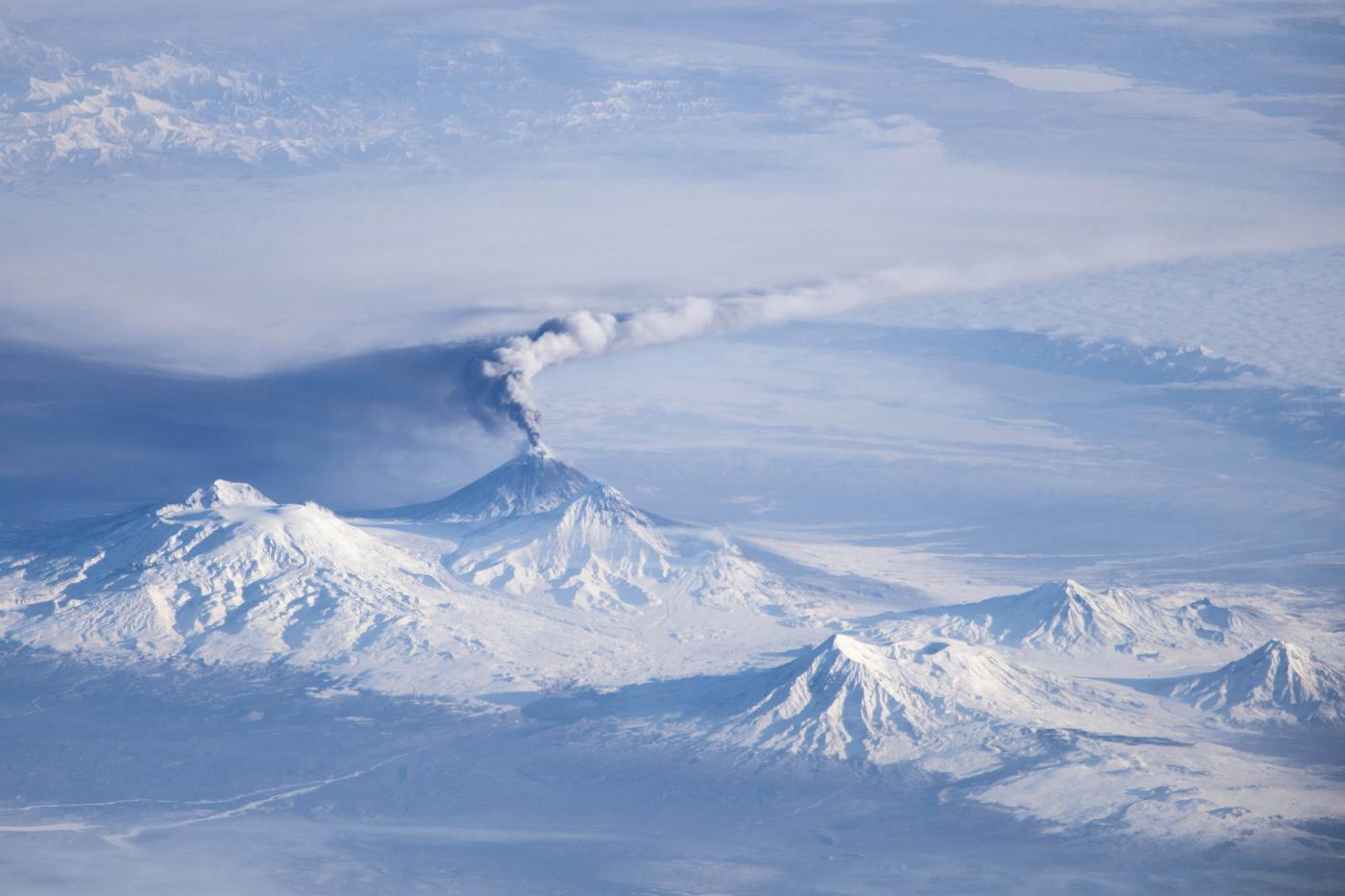 En erupción el volcán Kliuchevskoi de Rusia tras el fuerte terremoto de magnitud 8,8