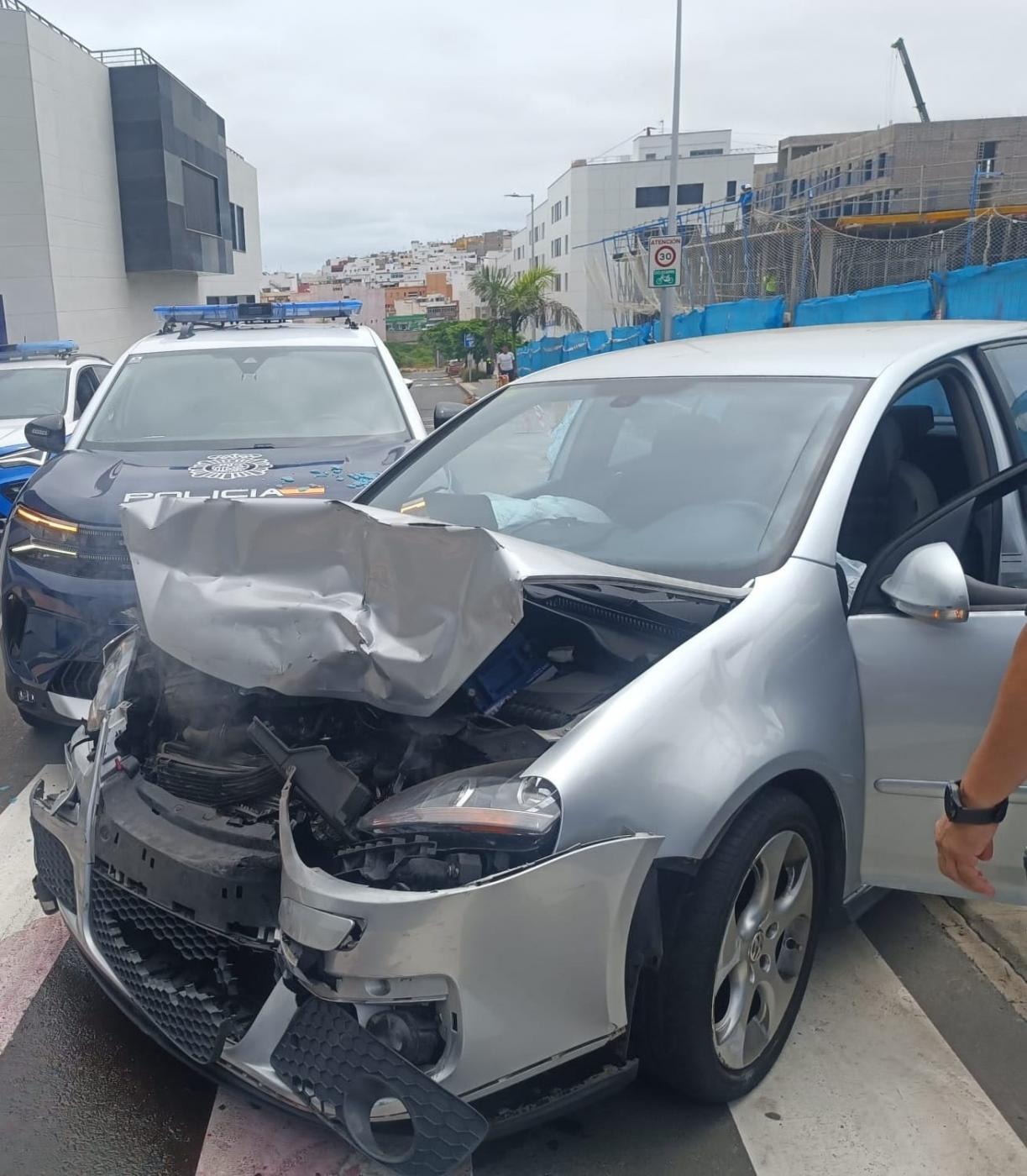 Detenido por embestir 2 coches de Policía tras una persecución por Las Palmas