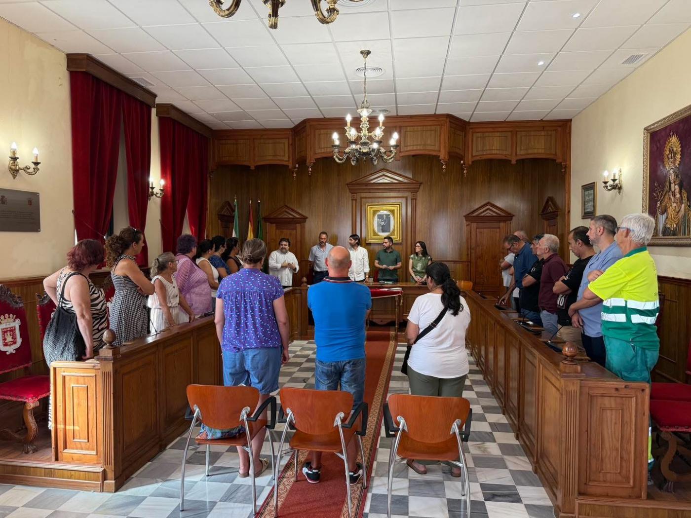 Vejer suma 20 trabajadores al servicio de limpieza y renueva su equipamiento