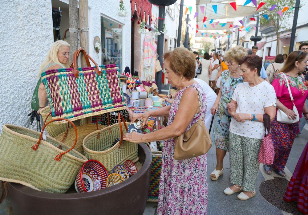 Los comercios tienen la oportunidad de sacar los expositores durante la Fiesta de la Urta