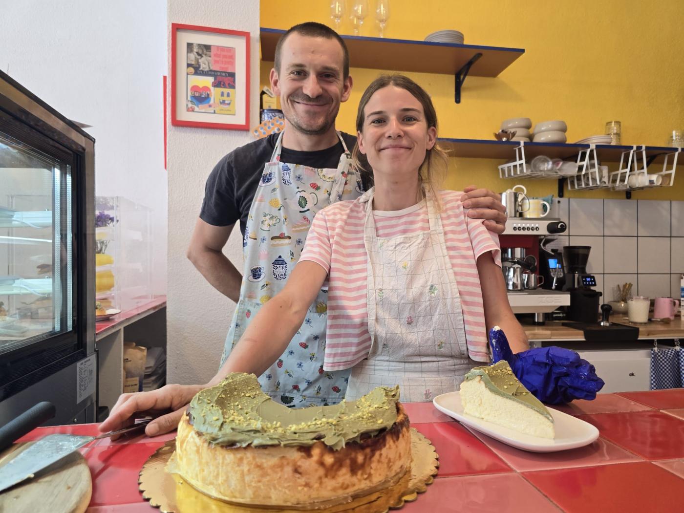 Guiri’s Bakes: De Varsovia al calor de Barbate: 3.500 kilómetros para hornear sueños  