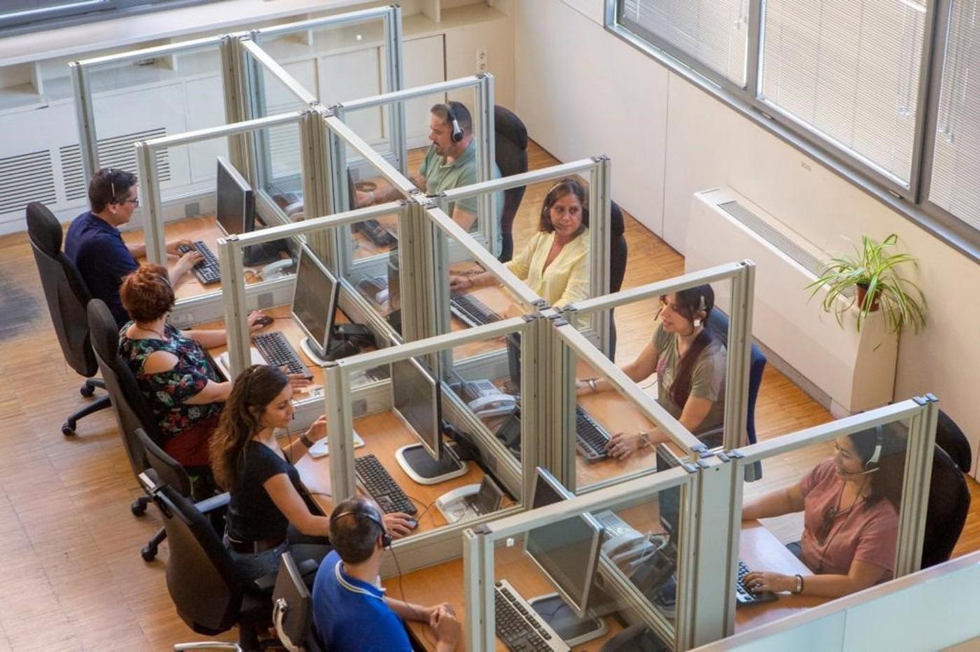 Andalucía refuerza el Servicio de Teleasistencia con 48 nuevos profesionales