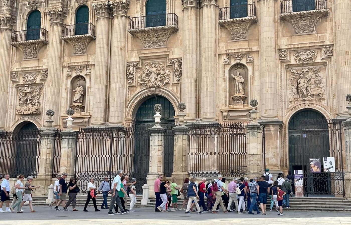 Turistas en la Catedral. - Europa Press.