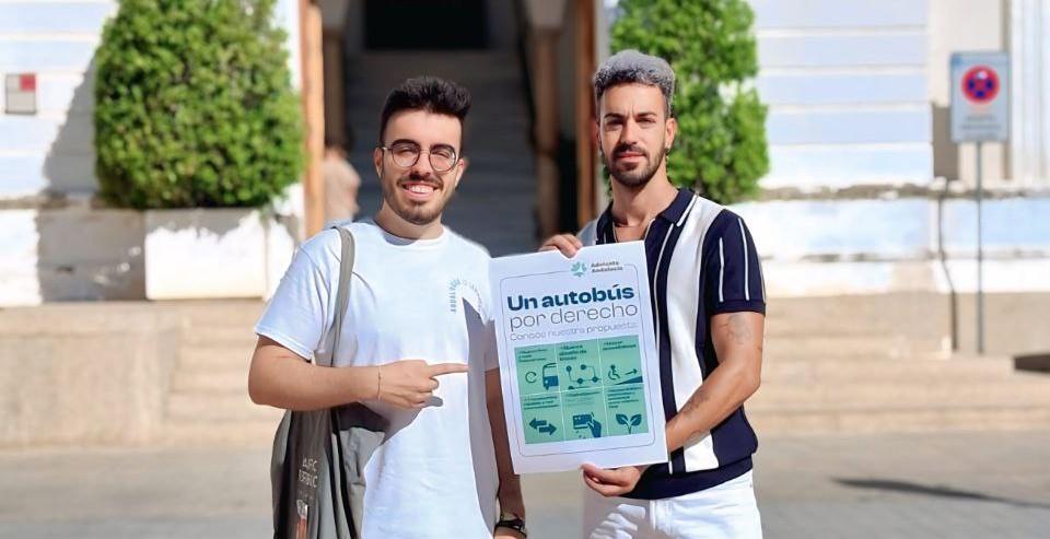Adelante lanza la campaña “Un autobús por derecho” 