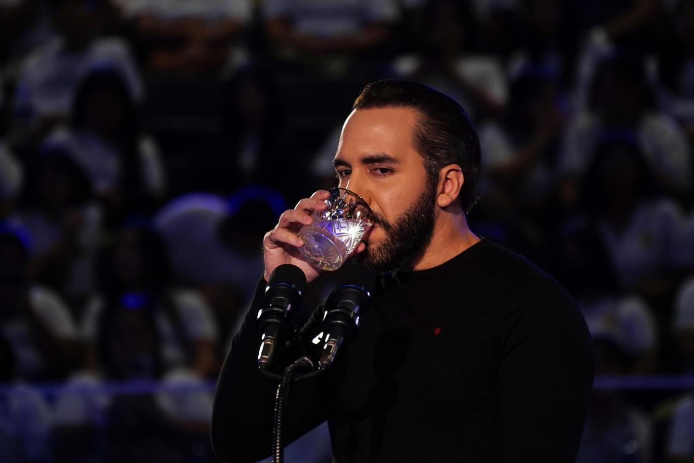 El Parlamento de El Salvador da luz verde a la reelección indefinida del presidente