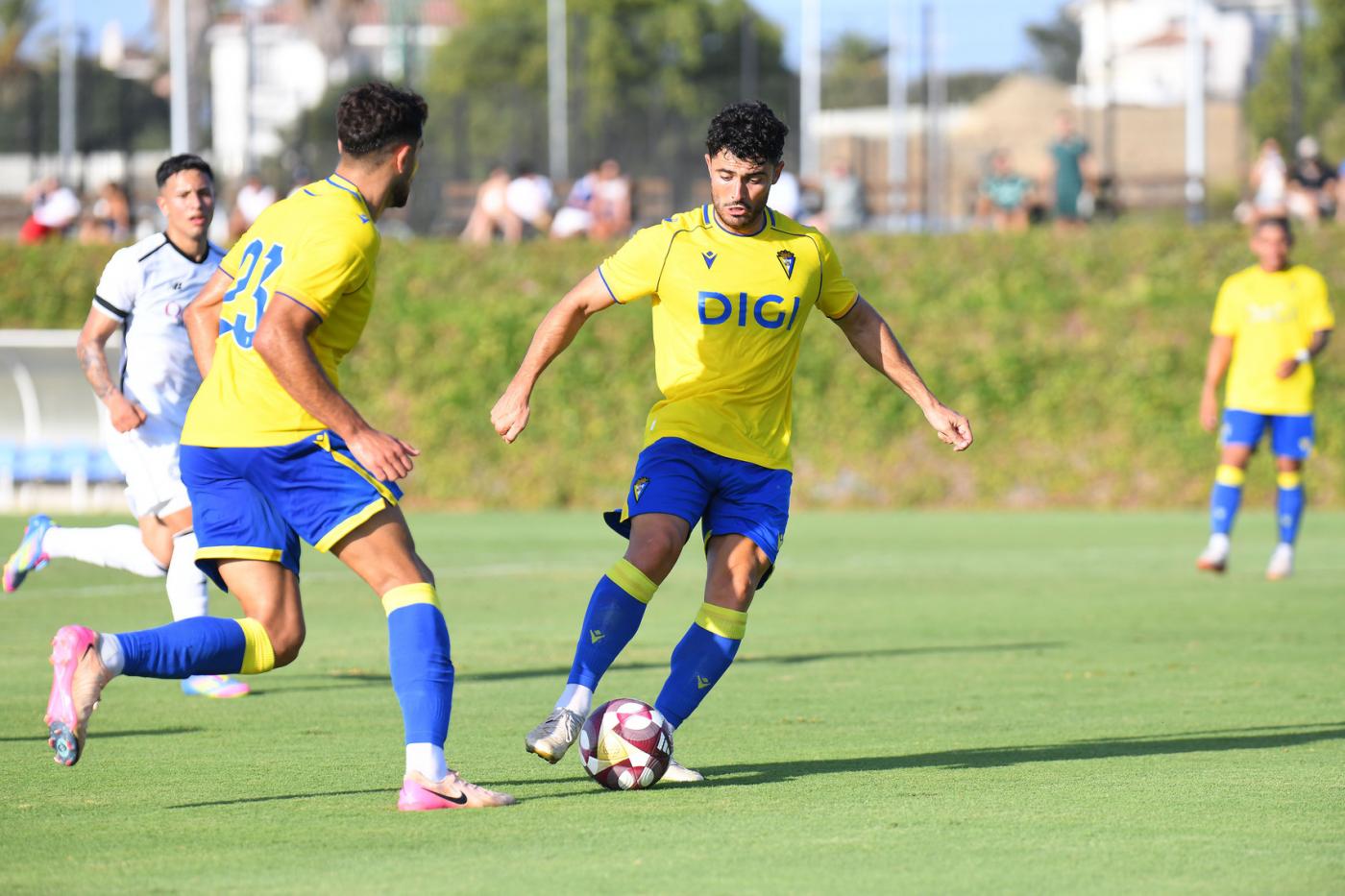 Problemas con las inscripciones en el Cádiz a dos semanas para el inicio