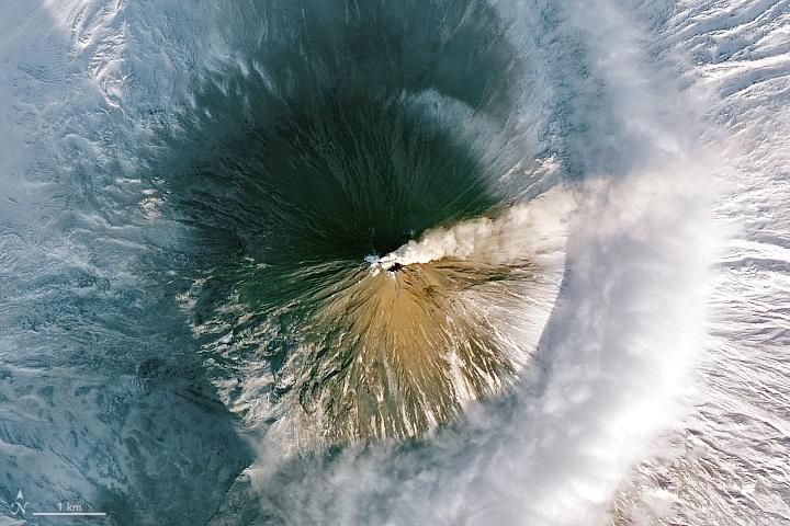 Entra en erupción un segundo volcán en el este de Rusia tras el terremoto de magnitud 8,8