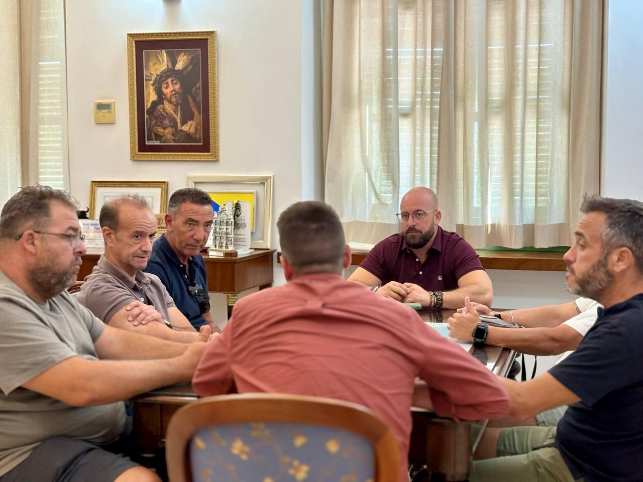 Beardo se reúne con los trabajadores para avanzar en el contrato del servicio de autobuses