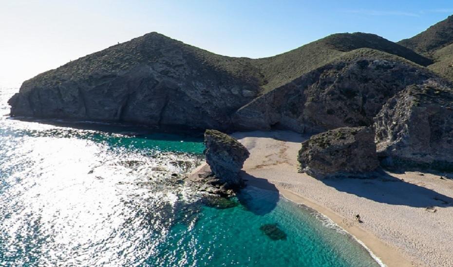 Sigue sin éxito la búsqueda del joven desaparecido en la playa de Los Muertos