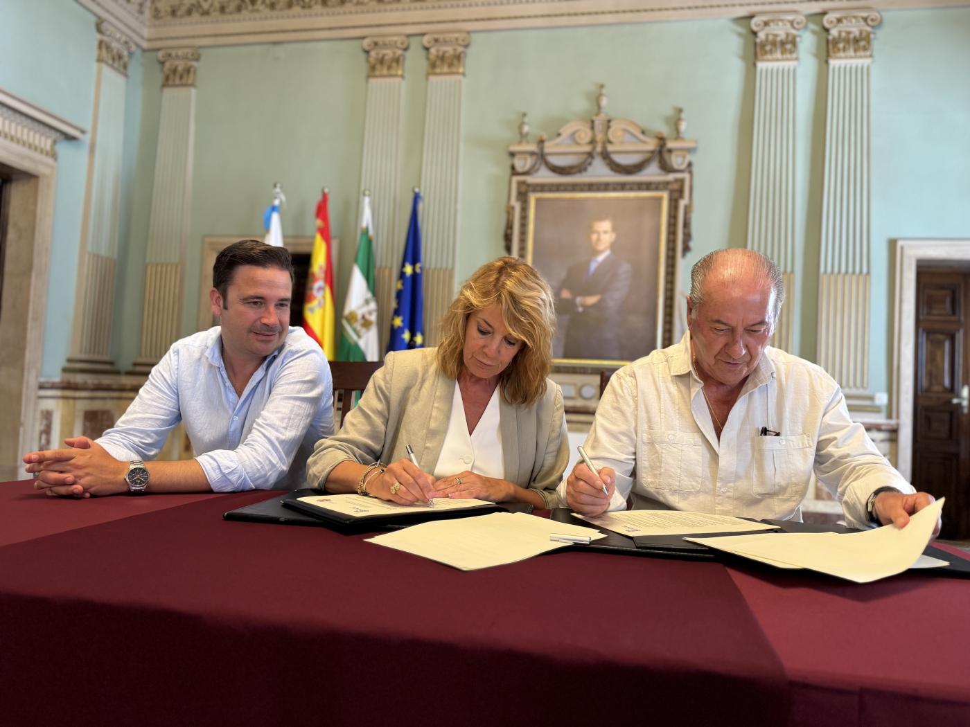 Ayuntamiento y Consejo de Hermandades sellan un acuerdo de cara a la Magna Mariana
