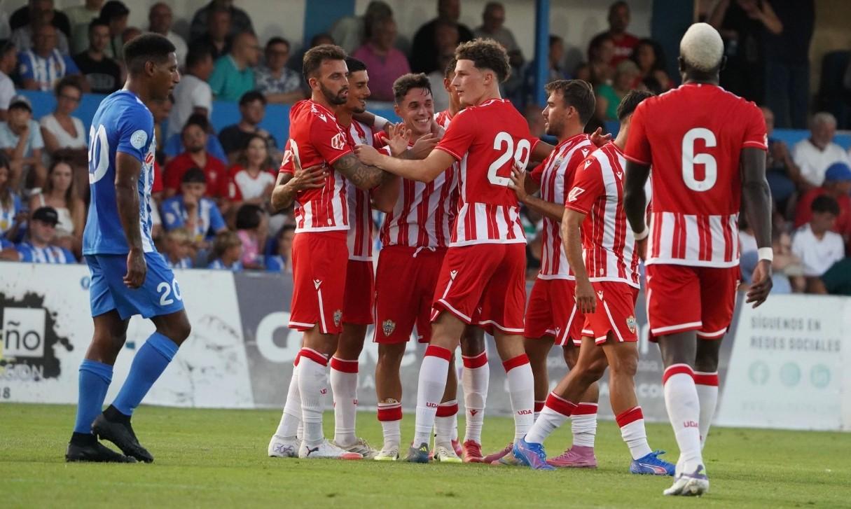 El Almería celebra un gol en Águilas. - UD Almería