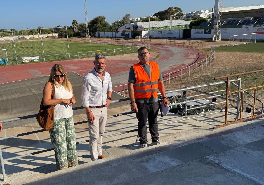 El alcalde visita las obras de los estadios de fútbol del CD Rota y UD Roteña