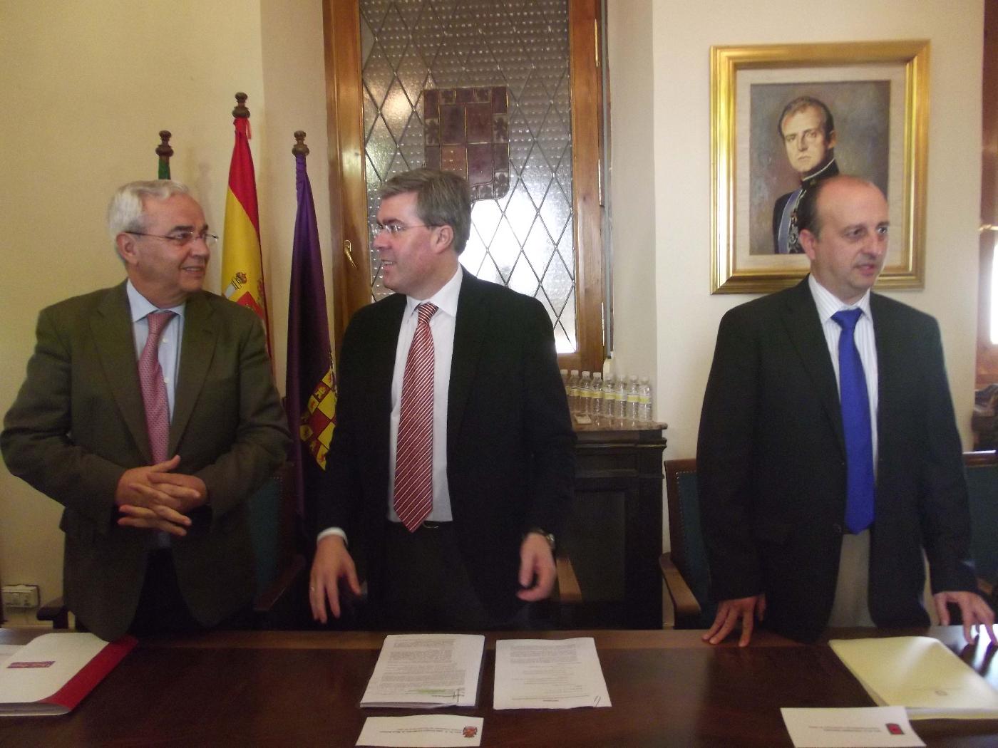 Con los técnicos. 
