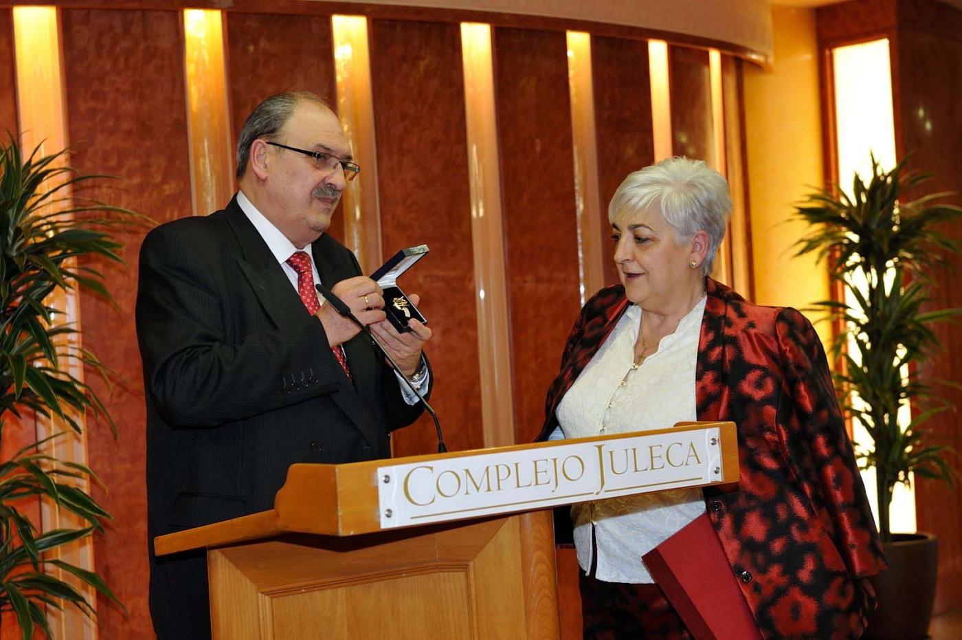 Homenaje a Cándida Zafra. Ortiz.