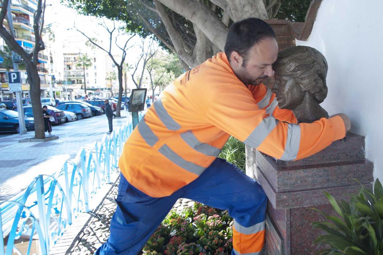 Colocacion busto Isabel Manoja Rohu