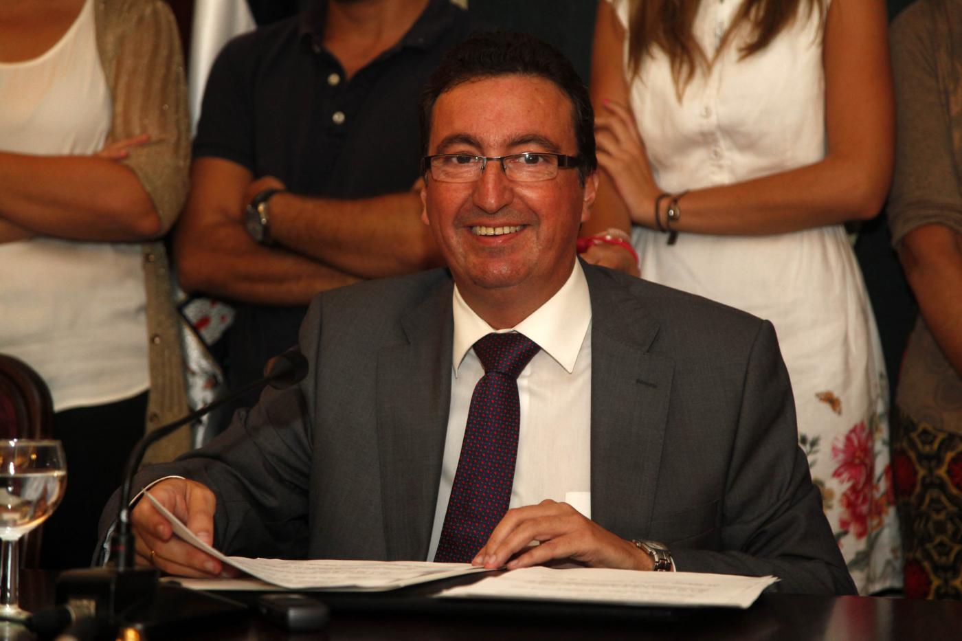 M. Andrés anuncia su renuncia VH