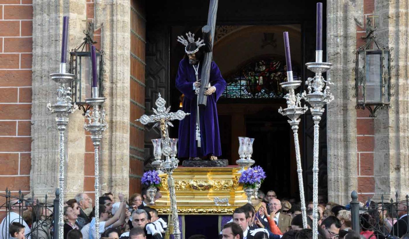 Nazareno sale de la iglesia. M.Fraile