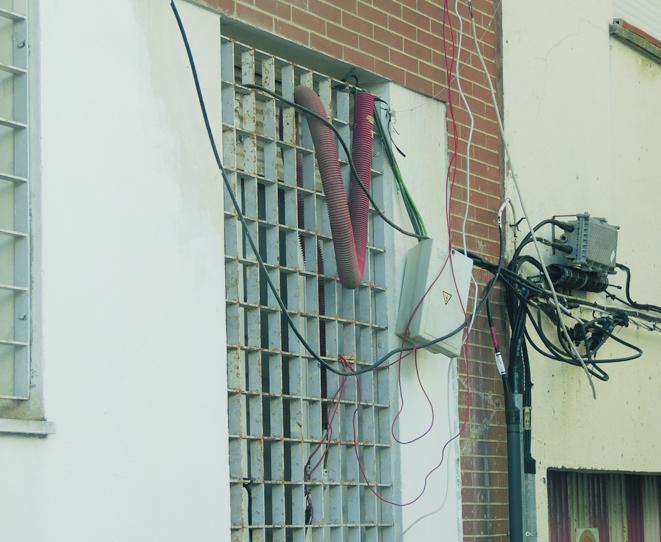 Cables enganchados a la luz VH