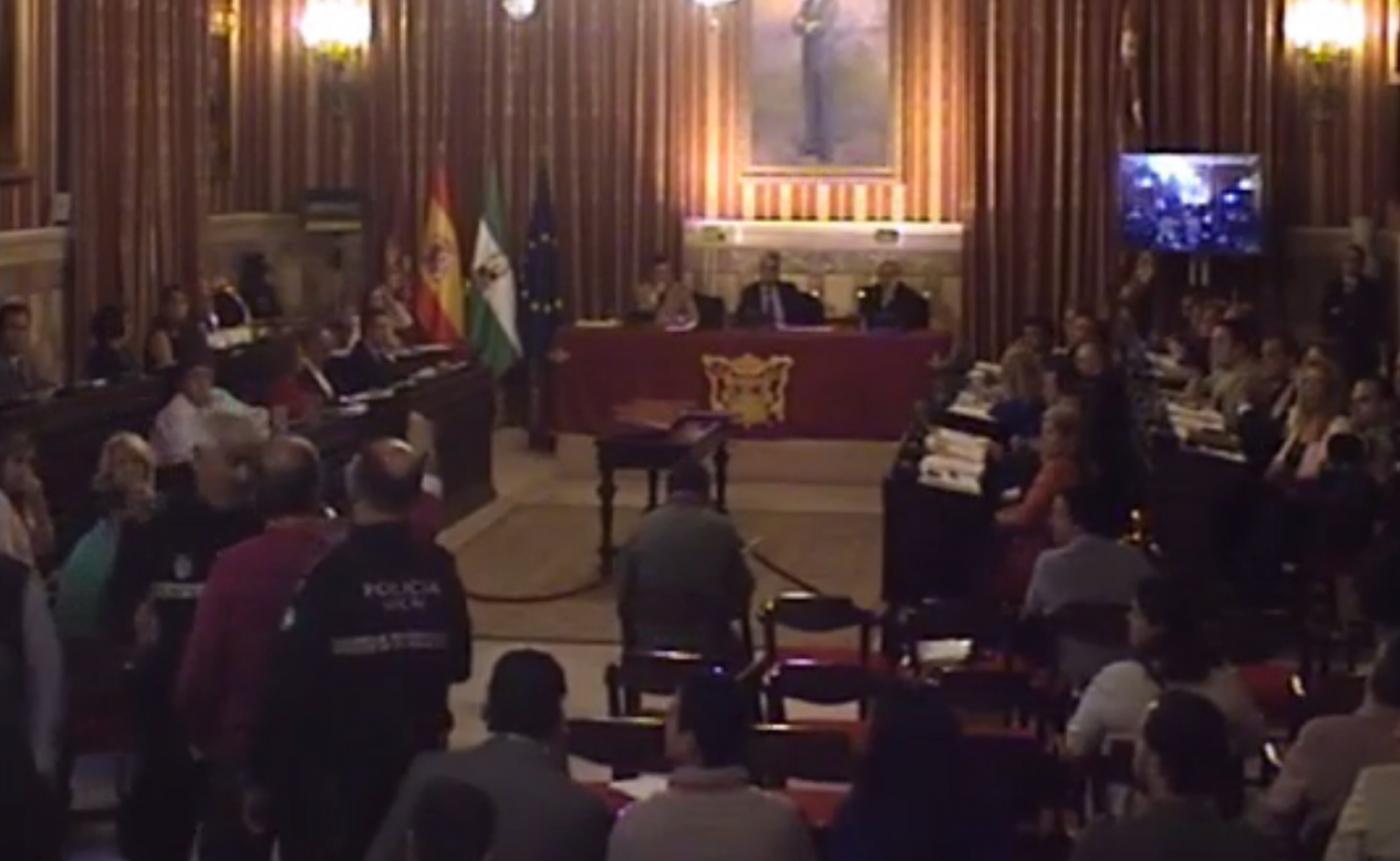 Protestas en el Pleno Viva