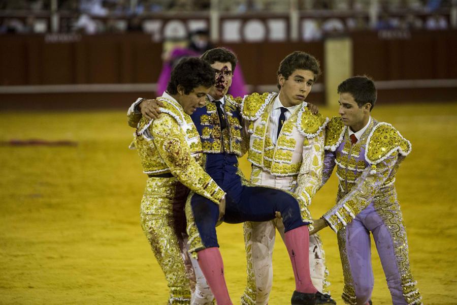 Traslado a la enfermería fitauromaquia.com