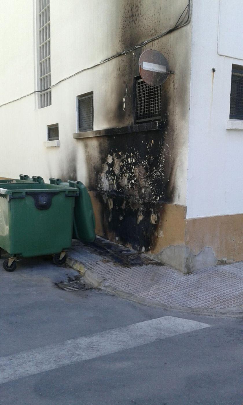 Contenedores quemados. 