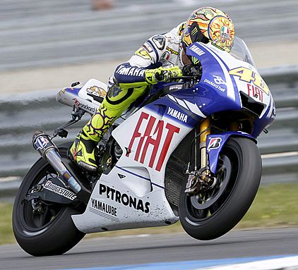 Valentino Rossi defenderá su liderato en el Mundial de MotoGP en la cita de Laguna Seca, que comienza hoy. - efe