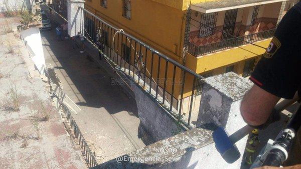 Balcón caído EmergenciasSev