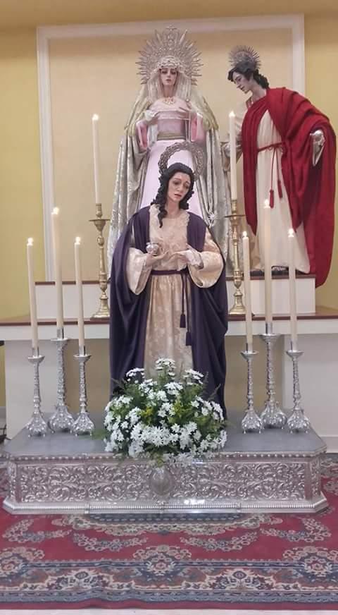 La Santa en el altar. HP