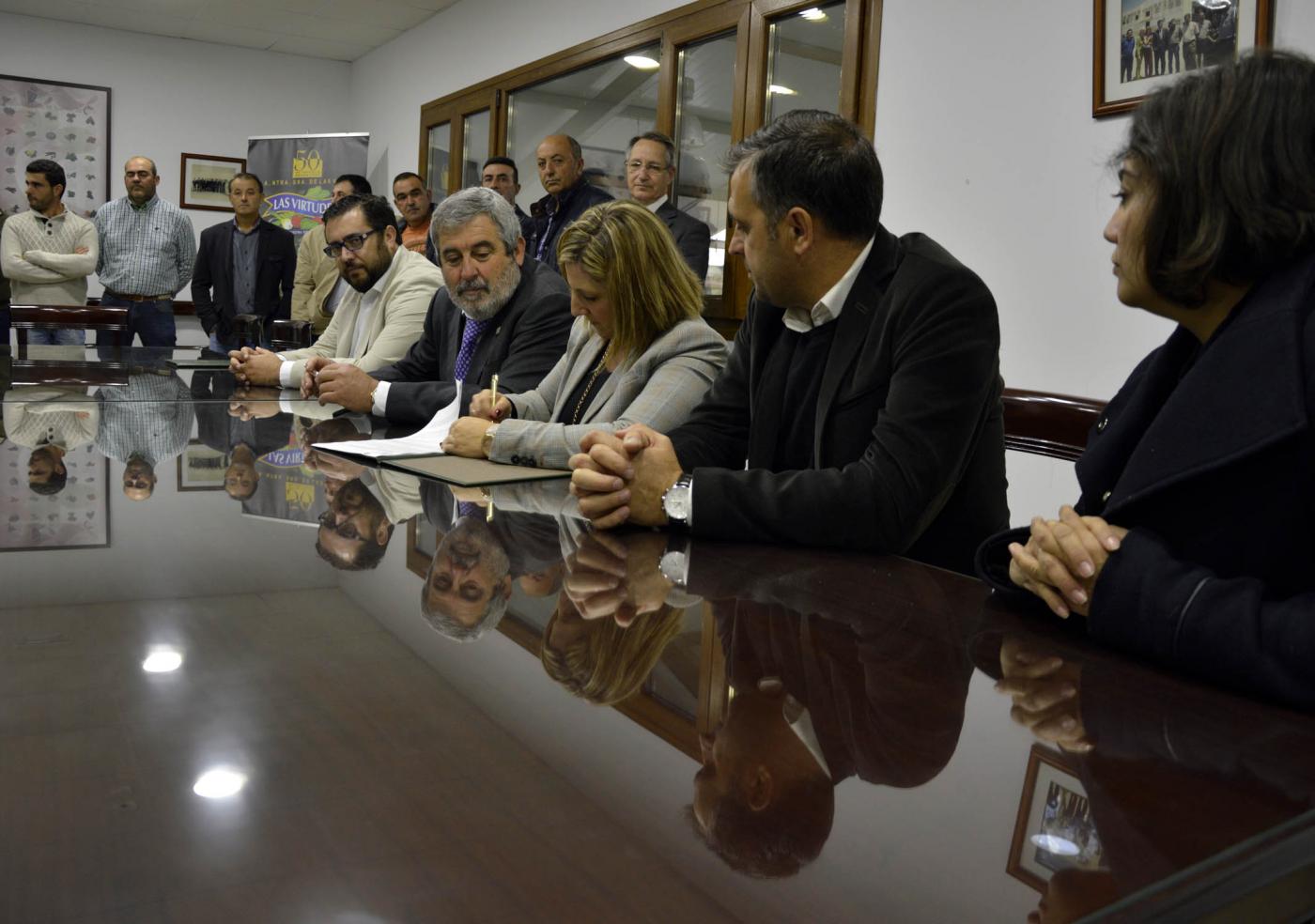 Firma del convenio. gema lópez