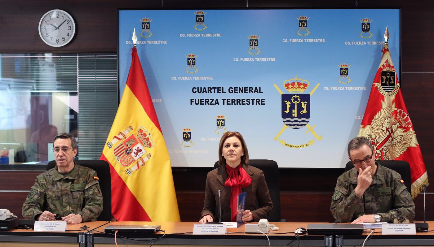 La visita militar de Cospedal EP