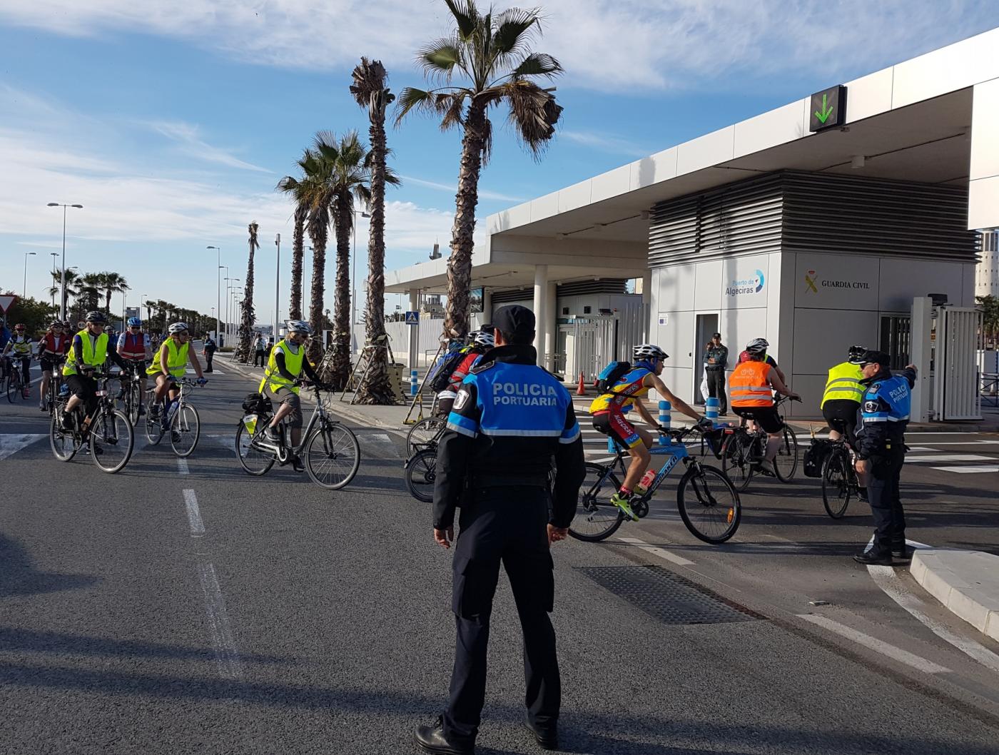 Llegada de los ciclistas A. I.