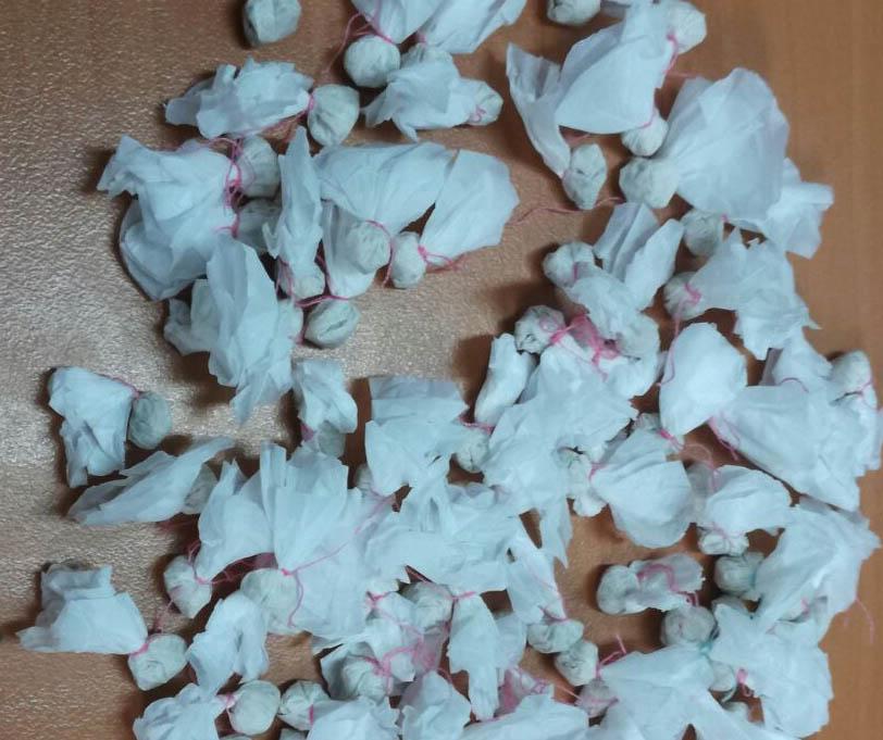 Las papelinas de heroína-cocaína. Guardia Civil