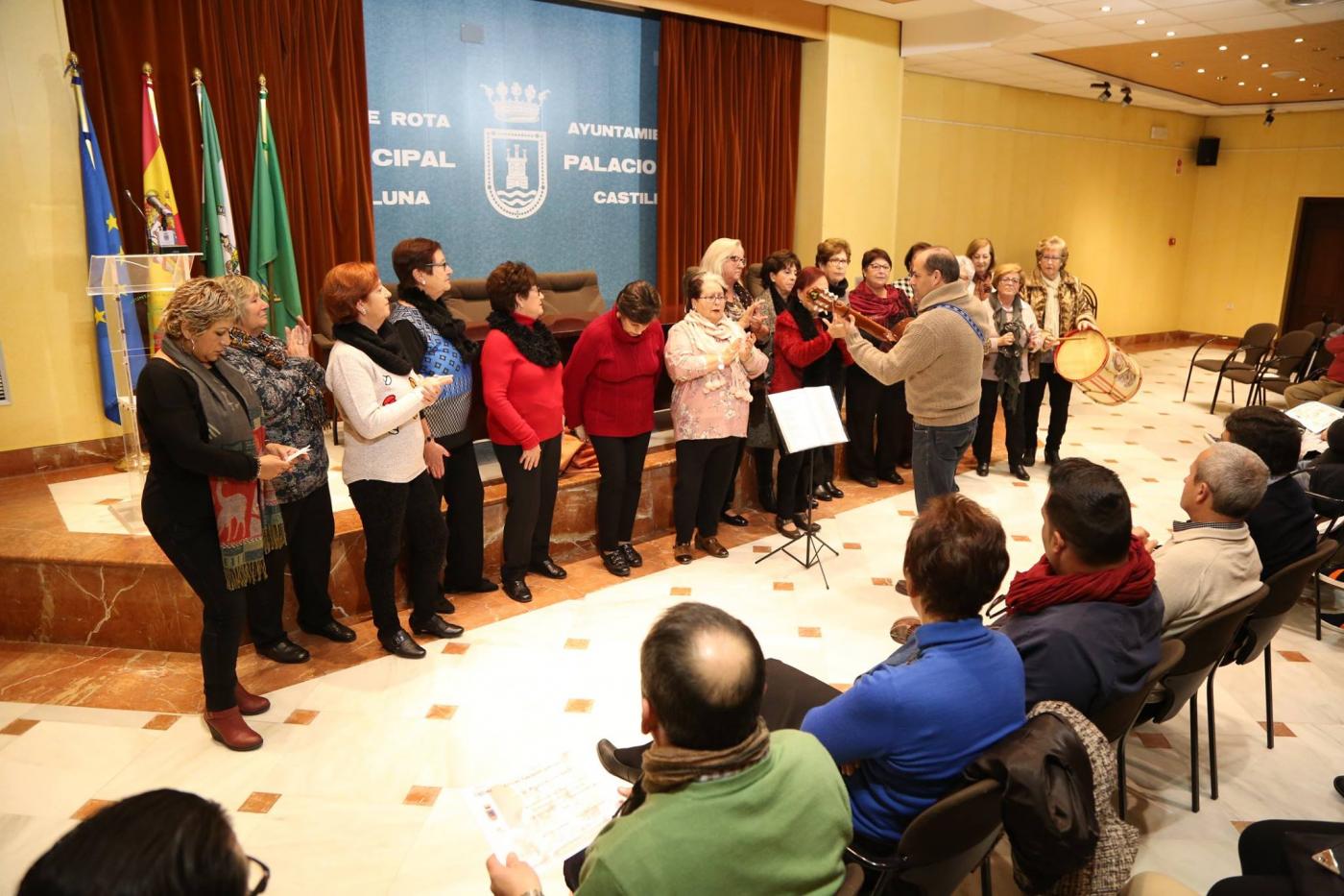Actuación del coro 'Mil Colores'. Viva Rota