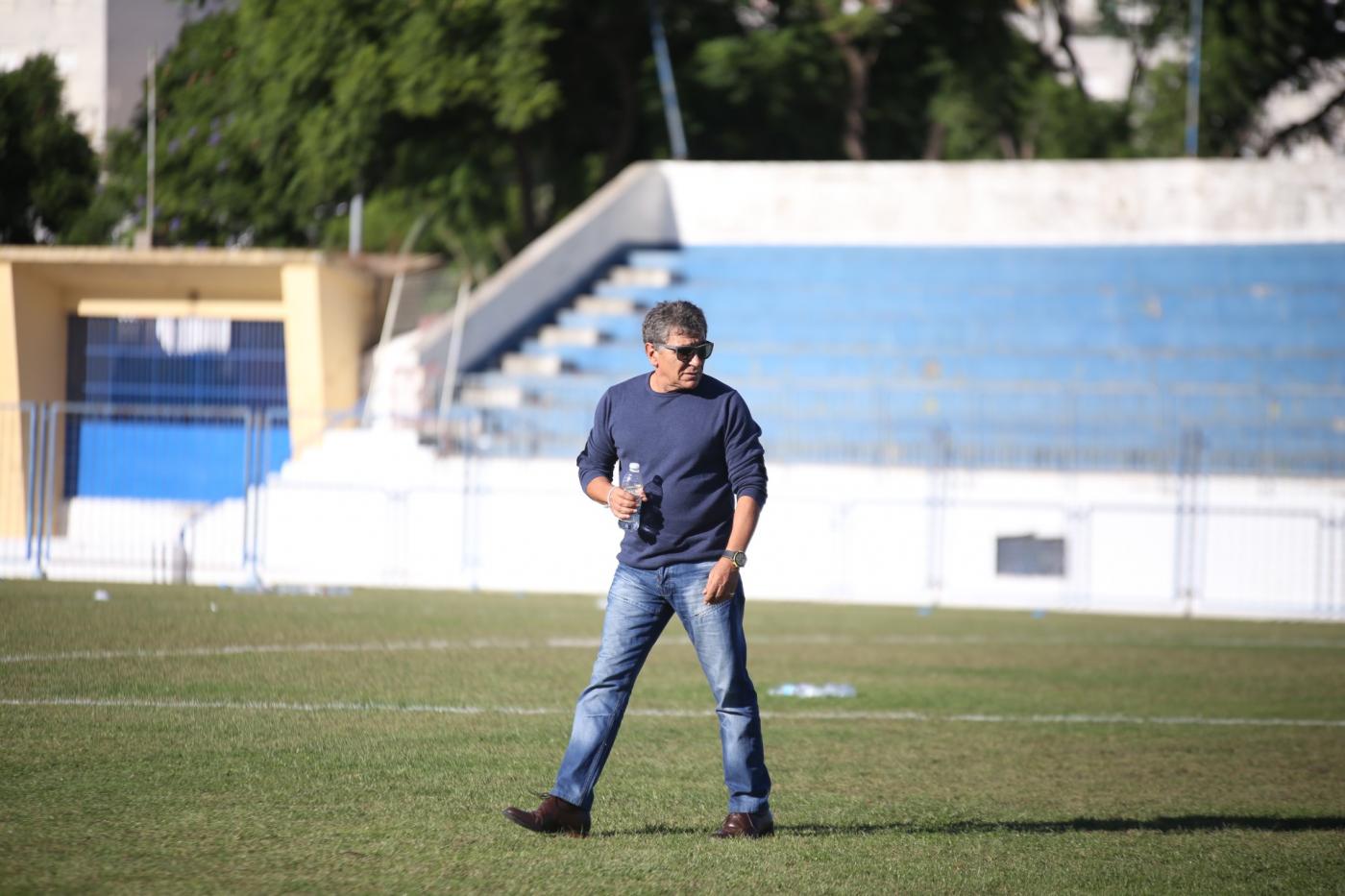 El Xerez CD quiere que Nene se siente ya en el banquillo. Cristo García