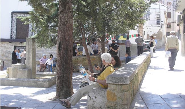 En los lugares públicos de la Magdalena conviven los vestigios del pasado, el turismo, cada vez más presente y el drama del paro. - 