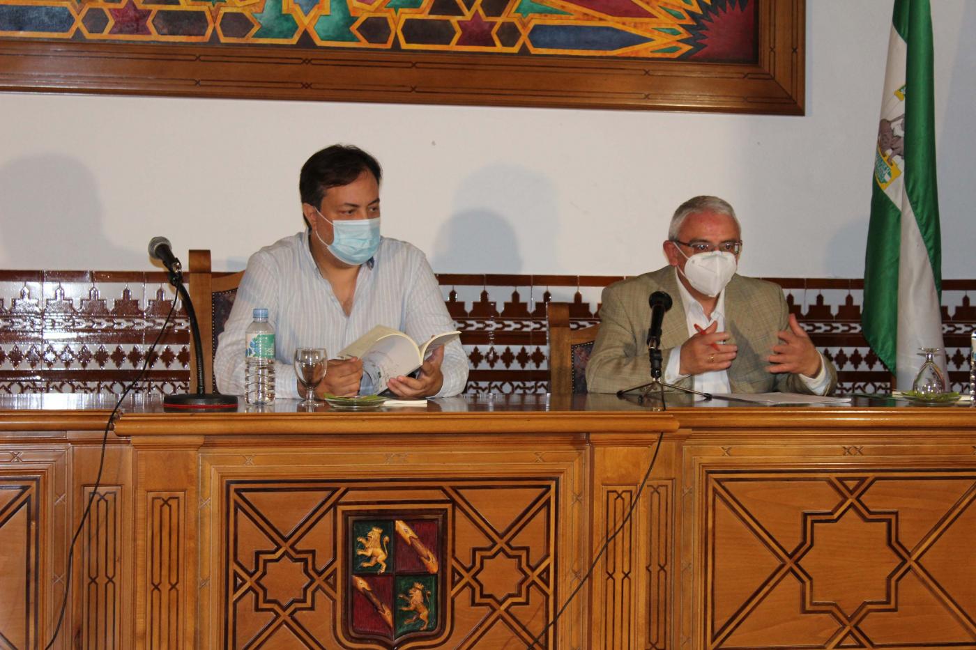 El edil de Cultura, José Manuel Higueras, y el coordinador de Jaén Genuino, Tomás Roldán. Viva Jaén.