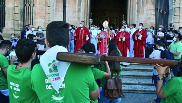 Ante la Catedral. - Viva Jaén.