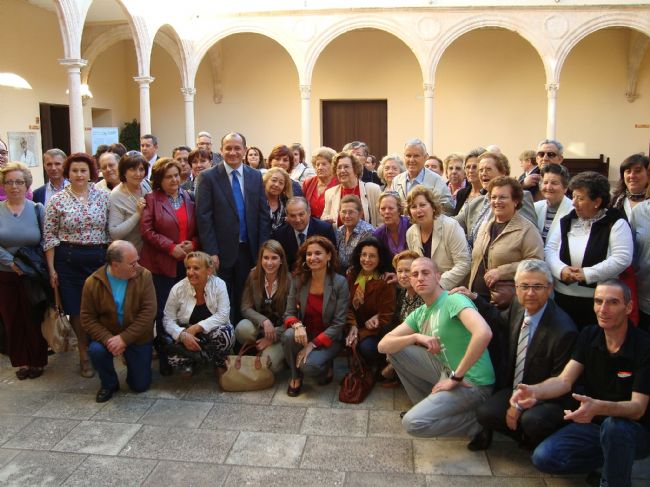 Montero con los participantes. - 